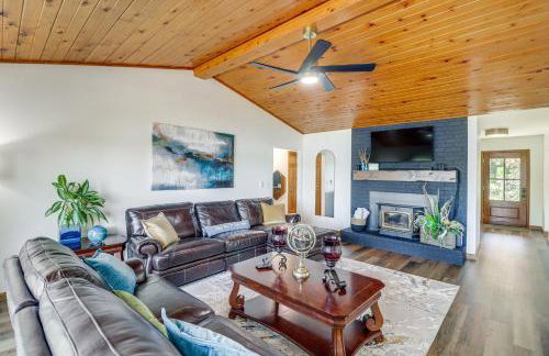 Tranquil Lakefront Greers Ferry Escape with Fire Pit - Foto 1