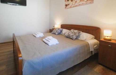 2 Bedroom Beautiful Home In Popovici - Photo 5