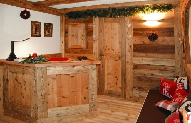 Apartment in Pellizzano With Paid Sauna - Photo 2