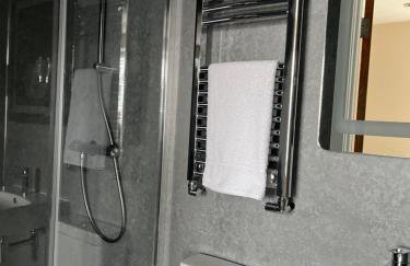 The Lily Aparts - Photo 14