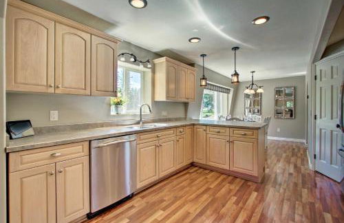 Creekfront Lincoln Home, Steps from Downtown! - Foto 8