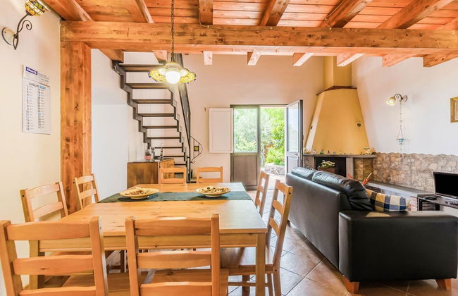 Charming Villa With Pool and Panoramic Surroundings - Photo 19