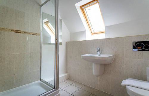 Ellastone, woodland lodge with hot tub for 8 - Foto 11