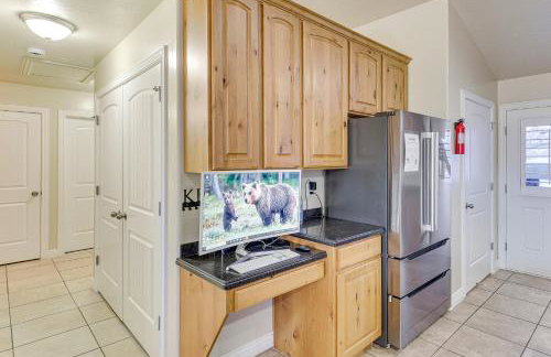 Hike, Golf and Ski Family Home in South Jordan - Foto 8