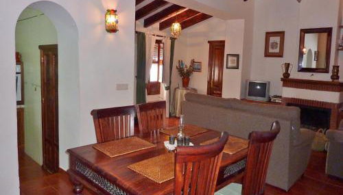 Family Stay with Private Pool - Foto 3