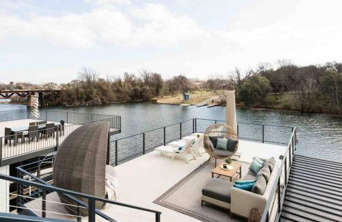 Luxury Lake LBJ Waterfront Home with Hot Tub and Boat Slip - Foto 1