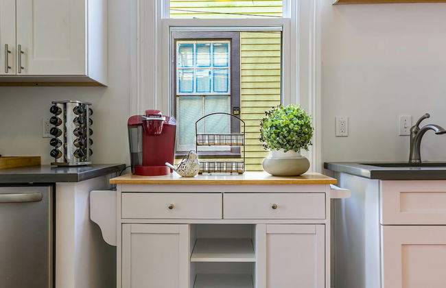 Vibrant Uptown Condos - Foto 9