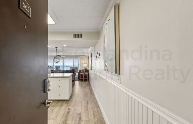 Upper Unit Condo Overlooking Both the Ocean Pier and Swimming Pool by RedAwning - Foto 30