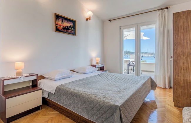 Seafront apt With Terrace, 4 Bedrooms and Mooring - Foto 9