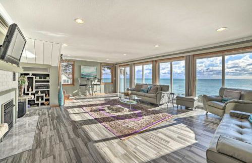 East Tawas Home with Patio, Lake Huron On-Site - Foto 1
