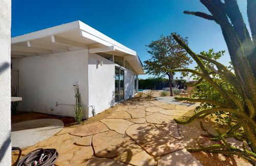 Remodeled midcentury charmer with private salt water pool spa and mountain views - Foto 22