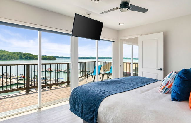 Luxury Lakehouse - Photo 9