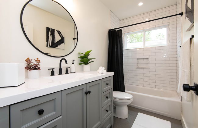 Epic House Near Griffith Observatory - Photo 26