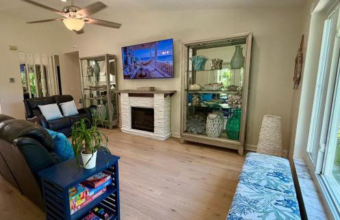 Near KSC - Peaceful Spacious Home for 6 - Fully Stocked Kitchen and Coffee Bar - Foto 17