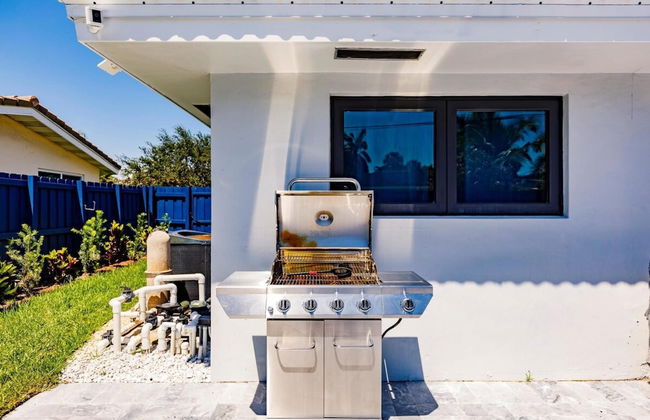 Modern Spacious Home With Pool Jacuzzi - Photo 56