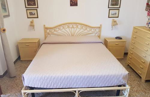 Villa del Golfo Urio with swimming pool shared by the two apartments it is essential to have a car - Foto 49