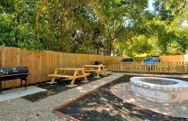 Prime Soco Comfy 2BR King Suite w Pool Parking - Foto 10