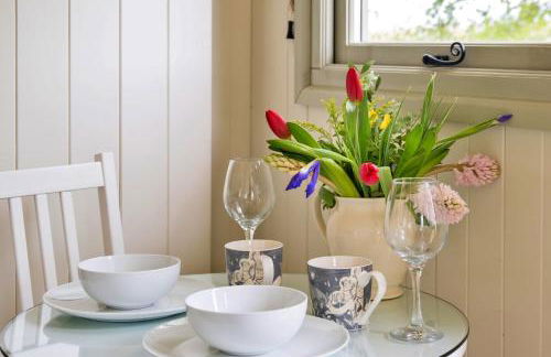 Finest Retreats - Hay and Hedgerow Glamping - Foto 11