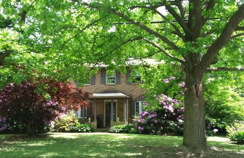 Spacious Antique Charm Home by Leavetown Vacations - Foto 8