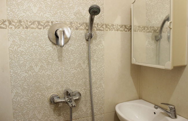 Strategic & Comfy Studio at Gateway Cicadas Apartment - Photo 14