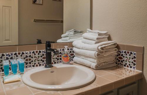 Riverside country retreat with easy access to all that Houston has to offer - Foto 71