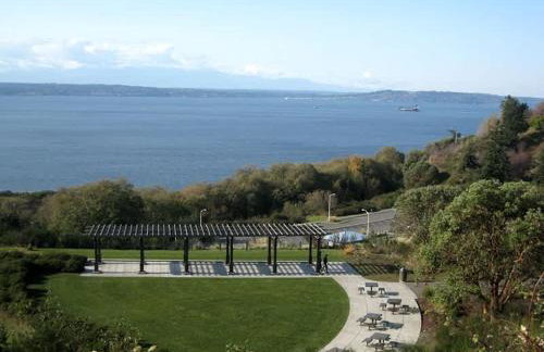 Vintage Charm 3BR Home w Yard Pets Welcome - Foto 31