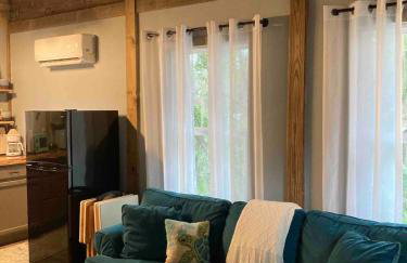 Tranquil Glamping near the Coast: Charming Rustic Cabin Rental in Midway, Georgia - Foto 19