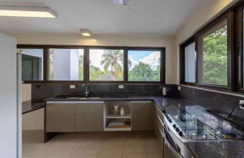 Refúgio de Luxo e Piscina à beira do Passaúna - Photo 40