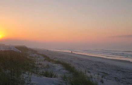 Spacious Beach House Steps to Sand - Foto 12