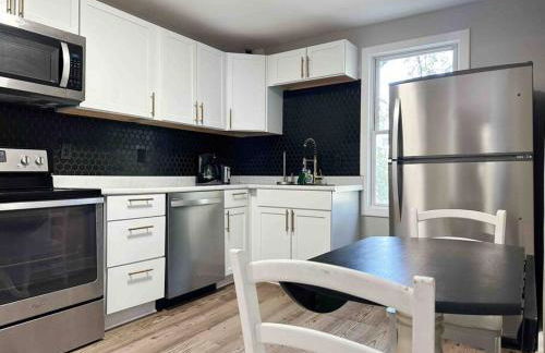 Rotherwood Roost / 2BR/1BA Apartment near UE - Foto 1