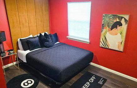 The Gawdy Den with Fast WIFI 2 minutes from Downtown Houston! - Photo 13