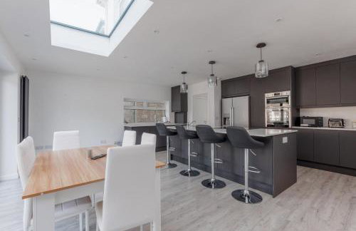 Delightful family home with parking, 8 minutes to beach - Foto 15