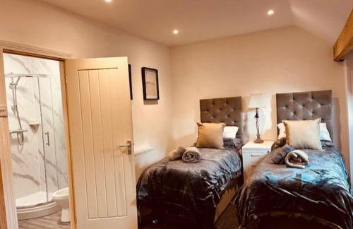 Spacious 5 Bedroom Home in Central Kidderminster with Private Parking and Electric Vehicle Facilities, Easy Access to Birmingham and Nearby Towns - Foto 54