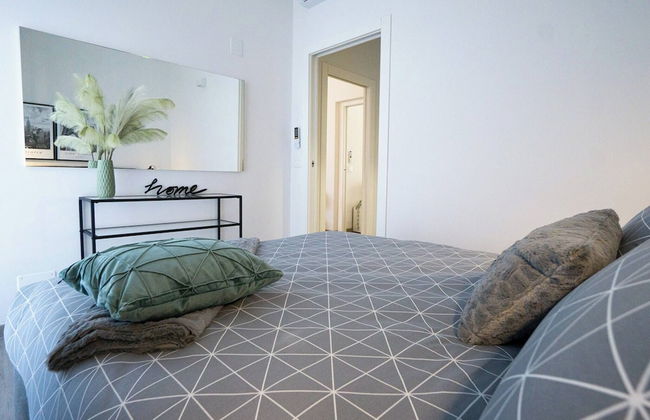 Charming and Modern Three-bedroom Apartment in the Heart of the City of Asti - Foto 7