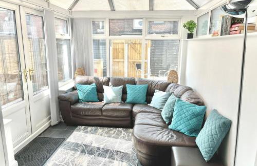 Ideal 4 Bed Home sleeps 7 Nr Middlebrook Stadium - Foto 8