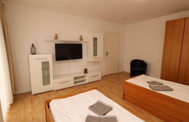 Stylish Holiday Apartment - Photo 14