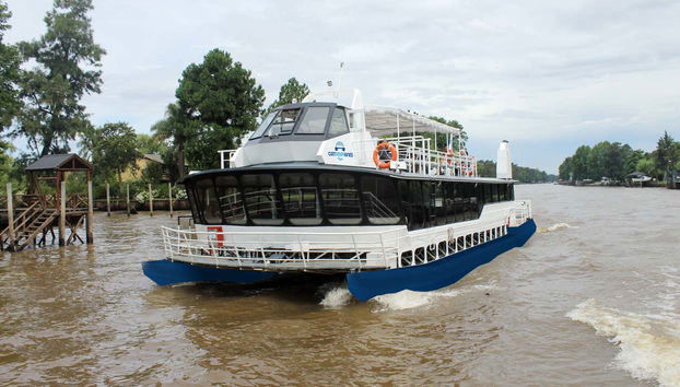 Sailing the Parana River delta