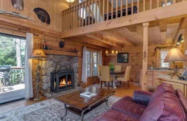 Horseshow Hideaway – Pet Friendly Cabin, 7 Minutes to TIEC - Foto 13