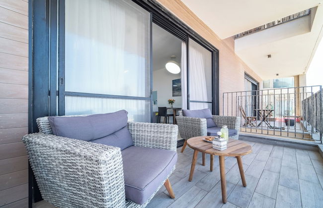 Stylish 1BR Beach-Front Apt w Sea View - Foto 20