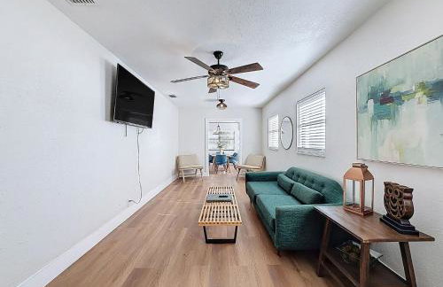 Newly Renovated | Minutes to Riverwalk & Beaches | Tampa Heights - Foto 29