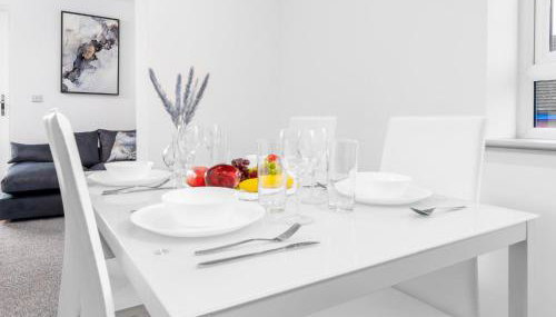 Stylish 2 Bed Apartment - Balcony - Private Parking - Netflix 4MC - Foto 4