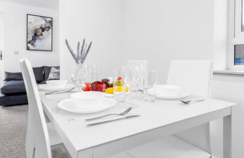 Stylish 2 Bed Apartment - Balcony - Private Parking - Netflix 4MC - Foto 4