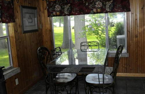 Rustic Waterfront Cottage Rental on the Guadalupe River in Texas - Photo 9