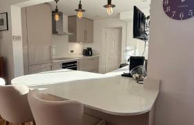 Horsham 3 Bed House With Garden - Photo 20