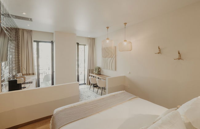 Comfy Studios Hotel - Photo 11