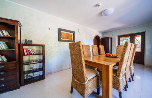 City Beach Villa with Pool and Sea View - Foto 52