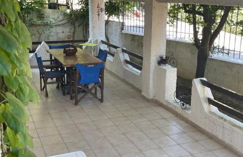 ILIOCHARI sea view apartments Oropos - Kalamos - Foto 54