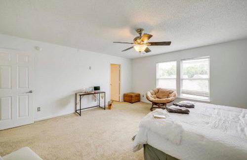 Camby Home with 3 Living Areas and Community Pool! - Foto 10