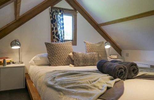 Escape to an Idyllic Countryside Couple's Retreat - Photo 27