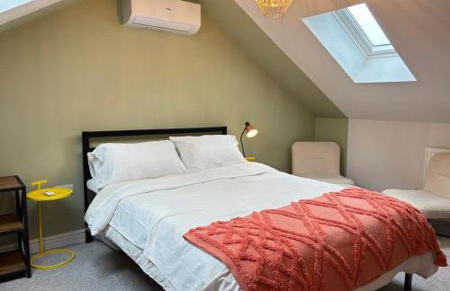 4BR - 3BA - Fast Wi-Fi - Free Parking - Garden - EV Point - Photo 11